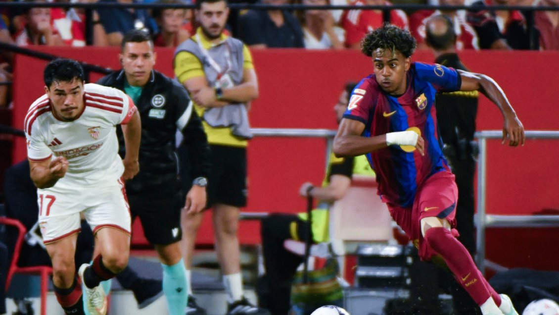 Gabriel Suazo fue de más a menos en derrota de Sevilla ante un intratable Barcelona