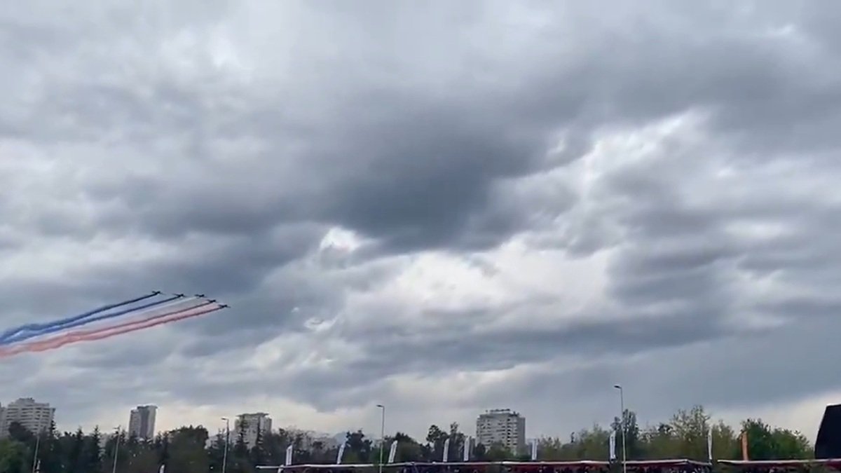 Aviones de la FACh tiñeron el cielo de tricolor en la Parada Militar