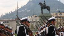 Monumento al general Baquedano fue reinaugurado con desfile militar en Providencia