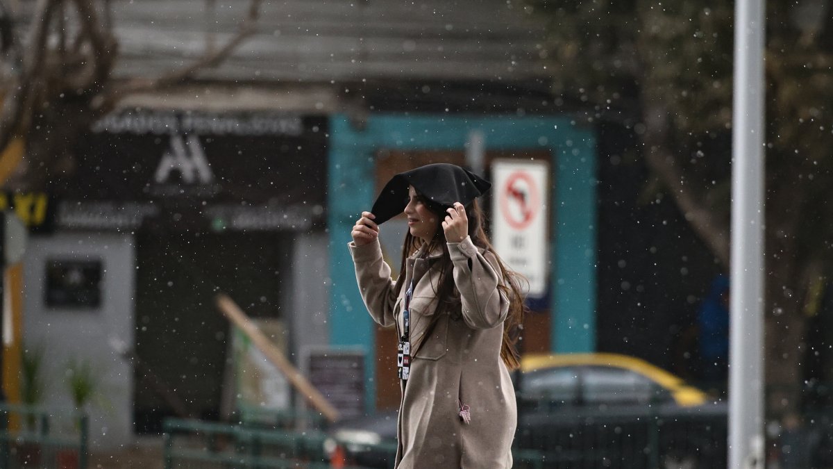 Meteorología prevé chubascos y posibles tormentas eléctricas en Santiago