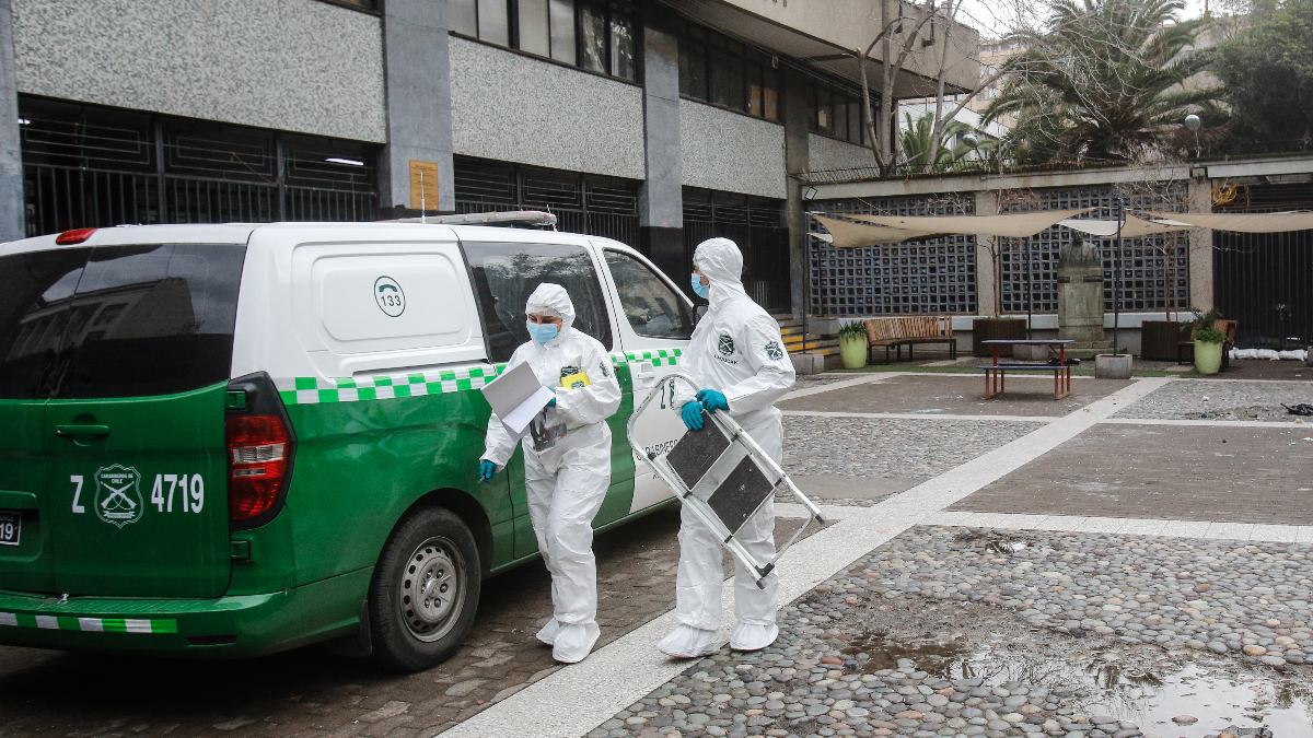 Instituto Nacional: Santiago se querelló por pago de 70 mil a menores para lanzar bombas molotov