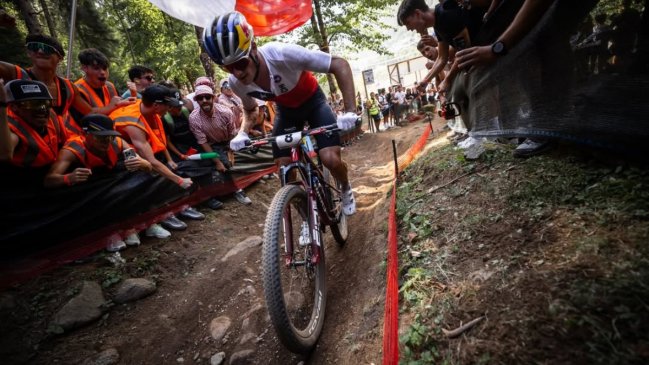 Con una remontada épica: Martín Vidaurre conquistó la Copa del Mundo de XCO en Estados Unidos