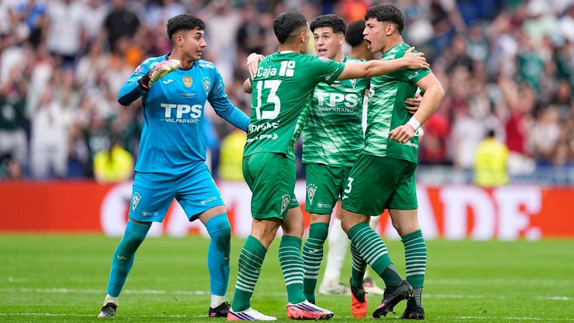 Dio pie atrás: Escritor madridista ofreció disculpas a Santiago Wanderers tras tildarlos de 