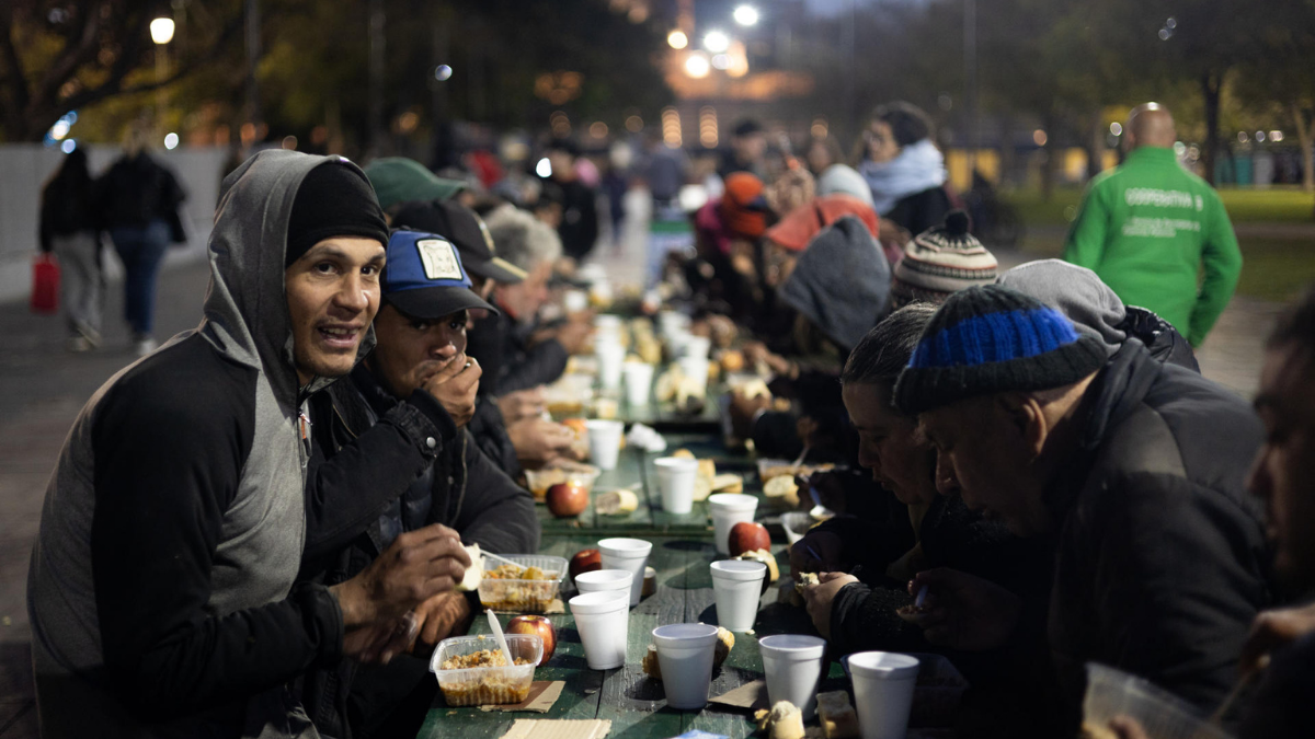 La pobreza urbana en Argentina trepa al 32,3 % en el primer semestre de 2026