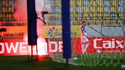 Duelo de Everton y la U fue interrumpido por incidentes: Lanzaron bengalas en Sausalito