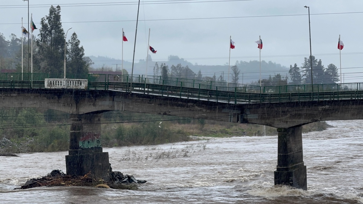 Temporal en el sur: Alerta Roja en Biobío, Cautín y Valdivia deja decenas de aislados y desbordes de ríos