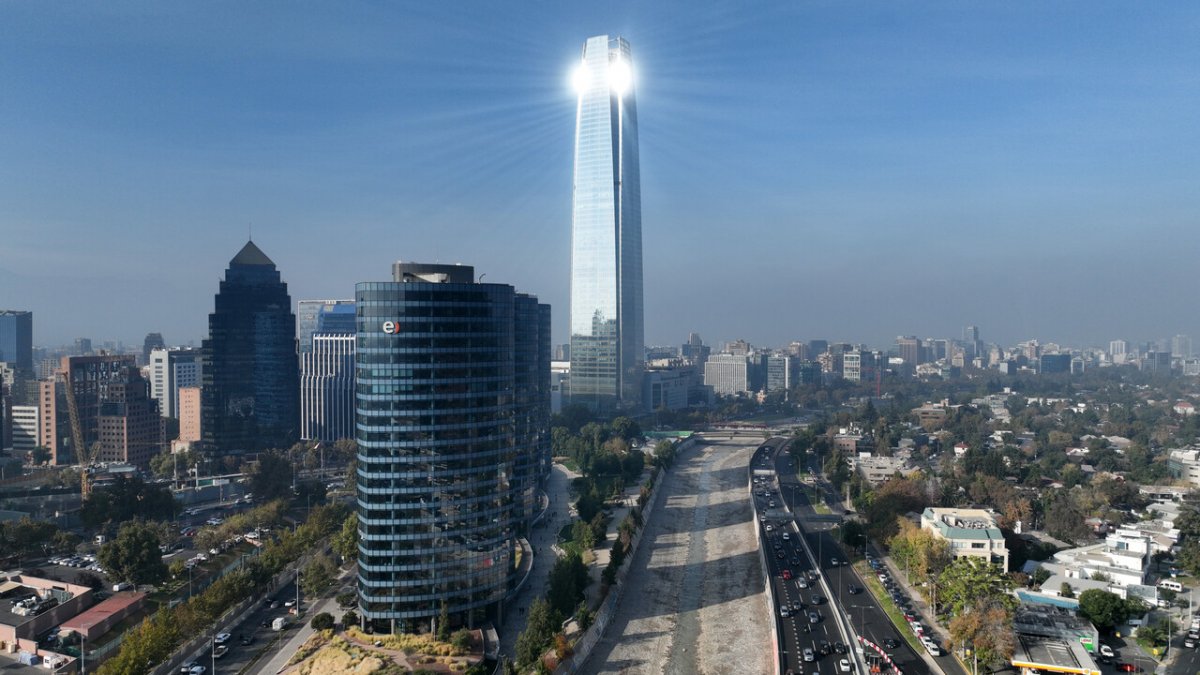 S&P y Fitch ratifican calificación soberana de Chile destacando consolidación fiscal y reformas