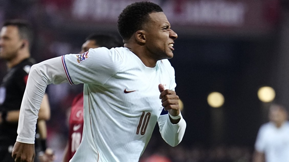 Kylian Mbappé estará cerca de dos semanas fuera de las canchas
