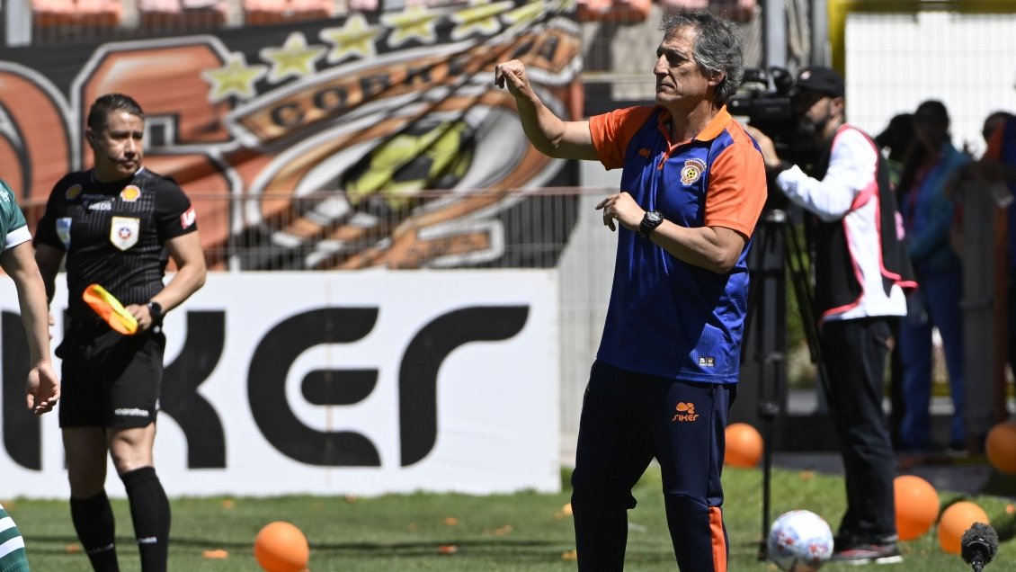 Mario Salas festejó el triunfo ante S. Wanderers: 