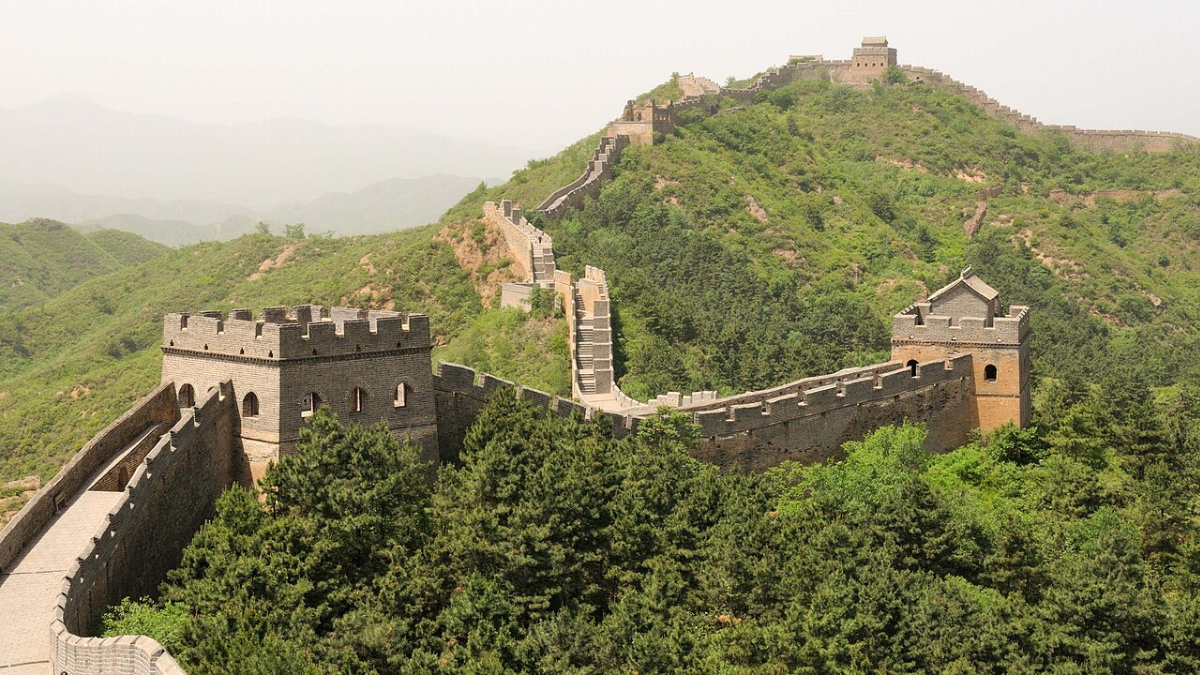 Mina ilegal destruyó tramo de la Gran Muralla china para transportar residuos