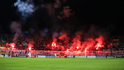   Barristas de la U con prohibición de ingreso a los estadios asistieron al duelo con Everton en Sausalito 