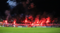 Barristas de la U con prohibición de ingreso a los estadios asistieron al duelo con Everton en Sausalito