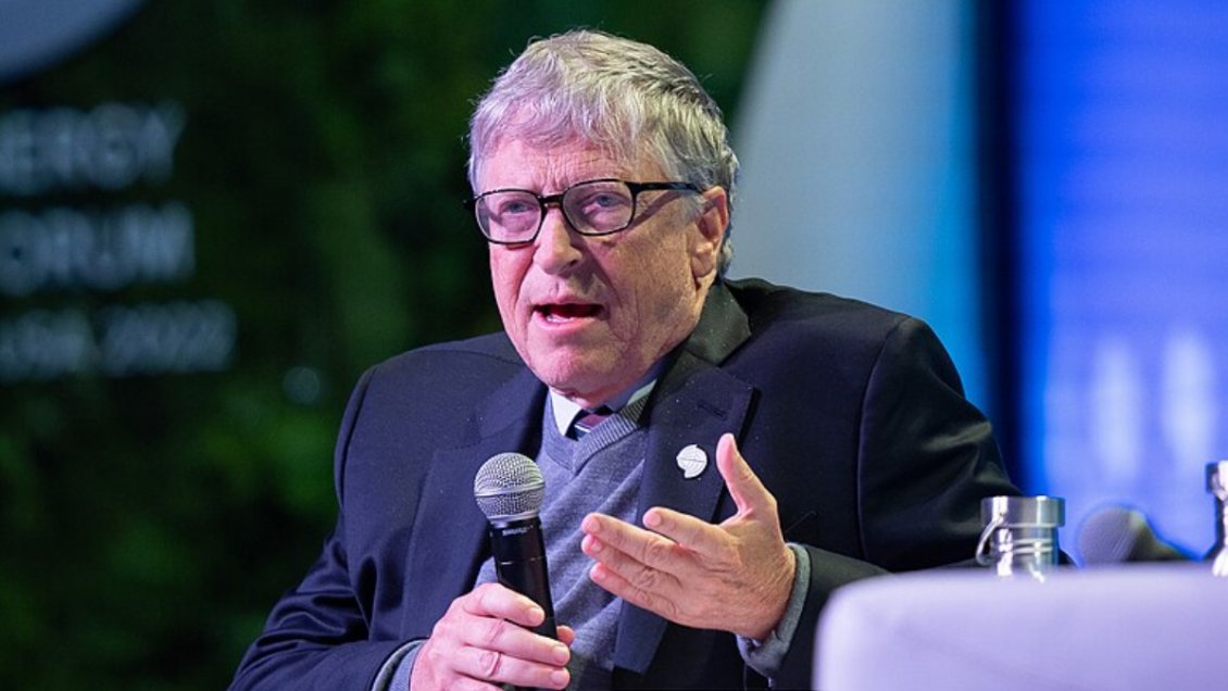 Bill Gates advierte que una IA sin regulación podría causar 