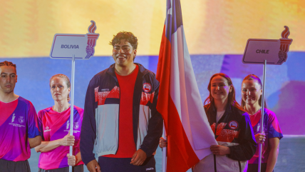   Claudio Romero y Anastasia Velozo representaron a Chile en la clausura de los Juegos Sudamericanos 