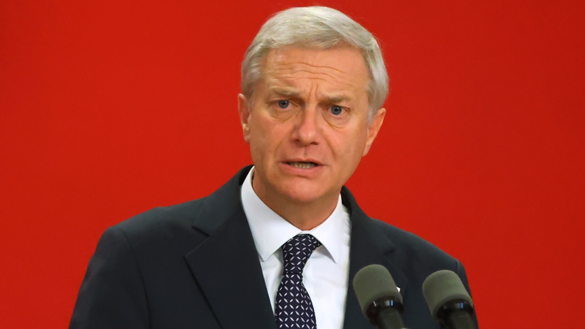 Presidente Kast firma proyecto para extender bonos por alza de combustibles hasta diciembre