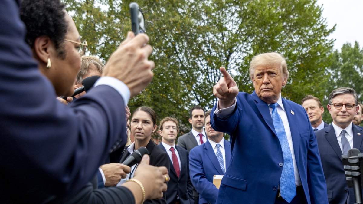 Trump ordenó que EE.UU. use el término "superinteligencia" para referirse a la IA