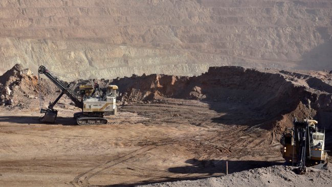 Arrastrada por la minería, la producción industrial cayó 5,7% en agosto
