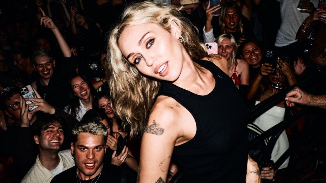 Después de una década: Miley Cyrus vuelve al número 1 del Billboard 200