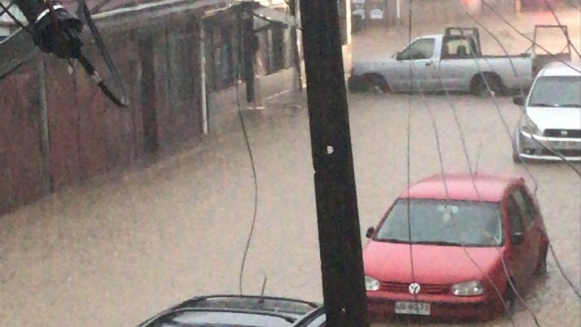 Fuertes lluvias provocan inundaciones en sectores de Lota