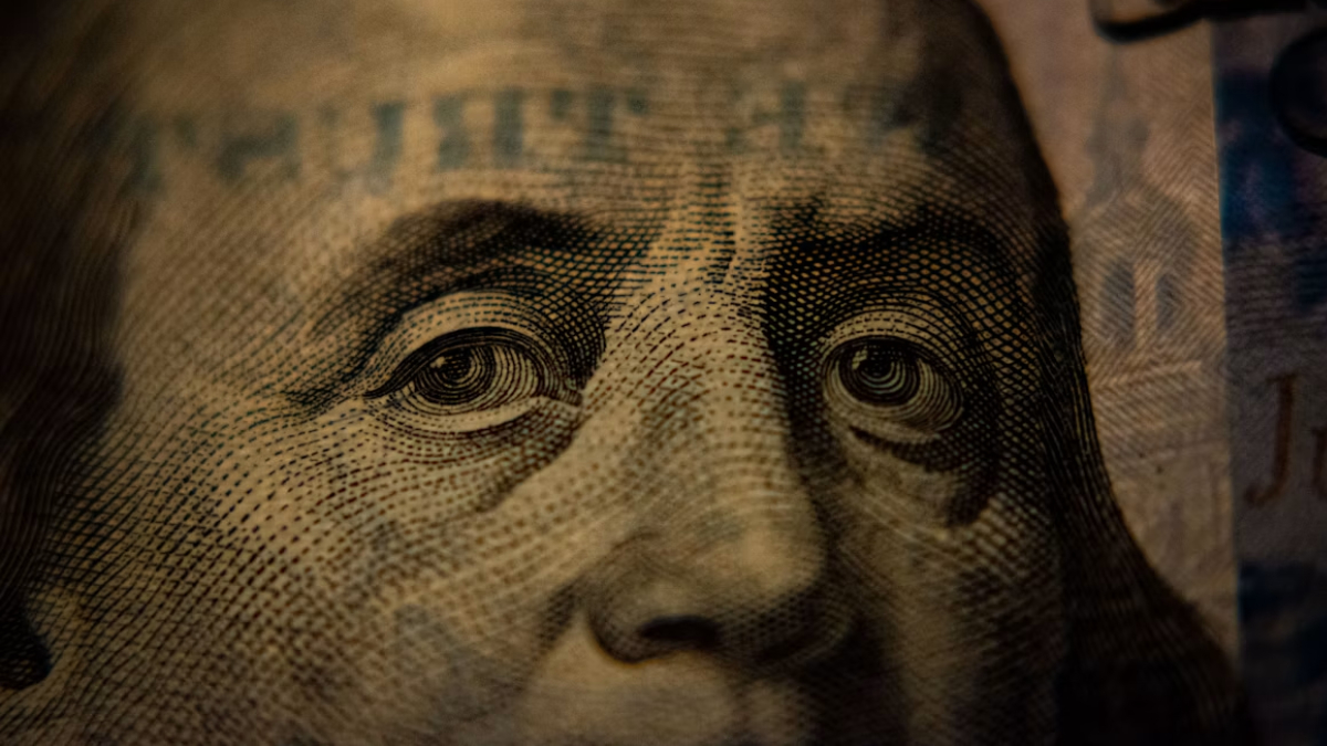 El dólar escaló a su valor más alto desde abril de 2025