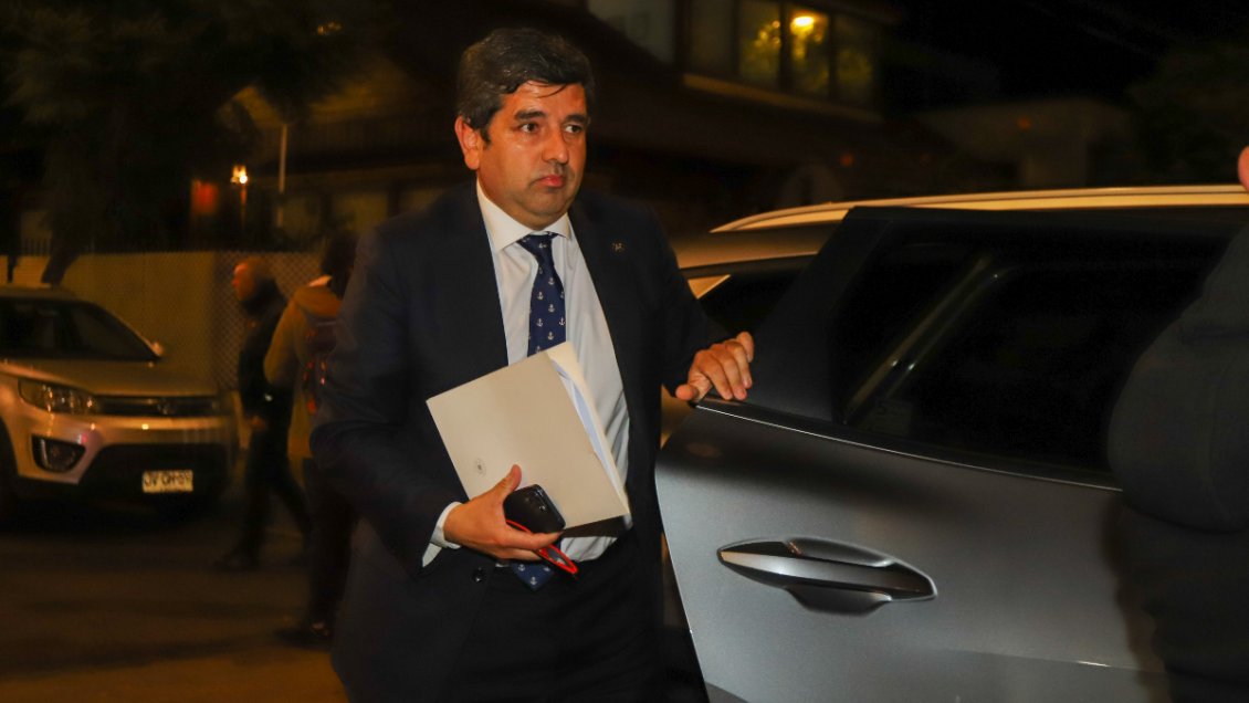 Diputado Daniel Valenzuela denunció ataque a su vehículo en Providencia