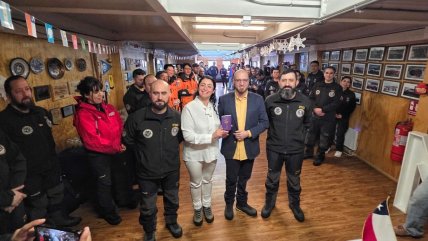   Científicos protagonizaron histórico matrimonio civil en la Antártica chilena 