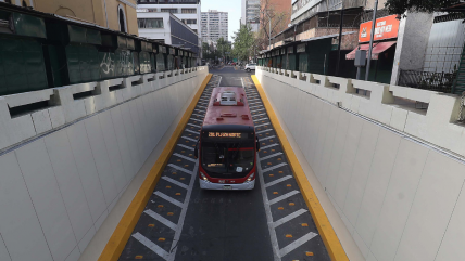  Eje Bandera en Santiago reabrió al transporte público tras 13 años  