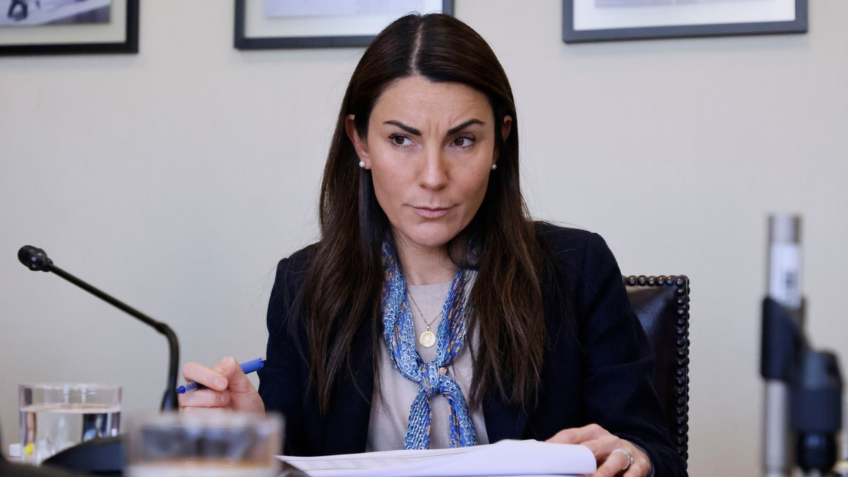 Ministra Arzola no negó beneficios de "Yo elijo mi PC", pero subrayó su "impacto nulo" en aprendizaje