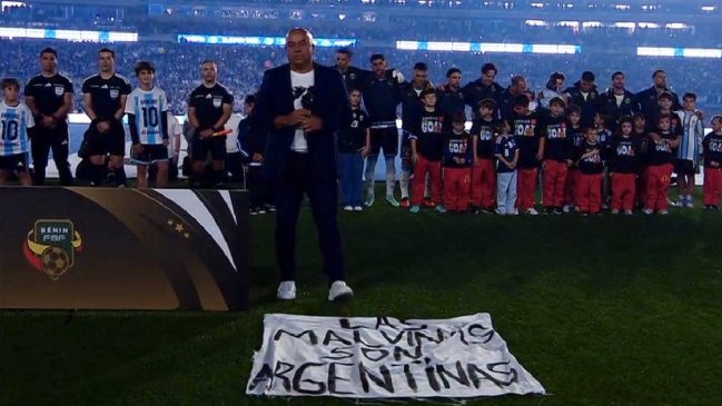 [VIDEO] Lienzo con mensaje de "Las Malvinas son argentinas" apareció en la despedida de Messi