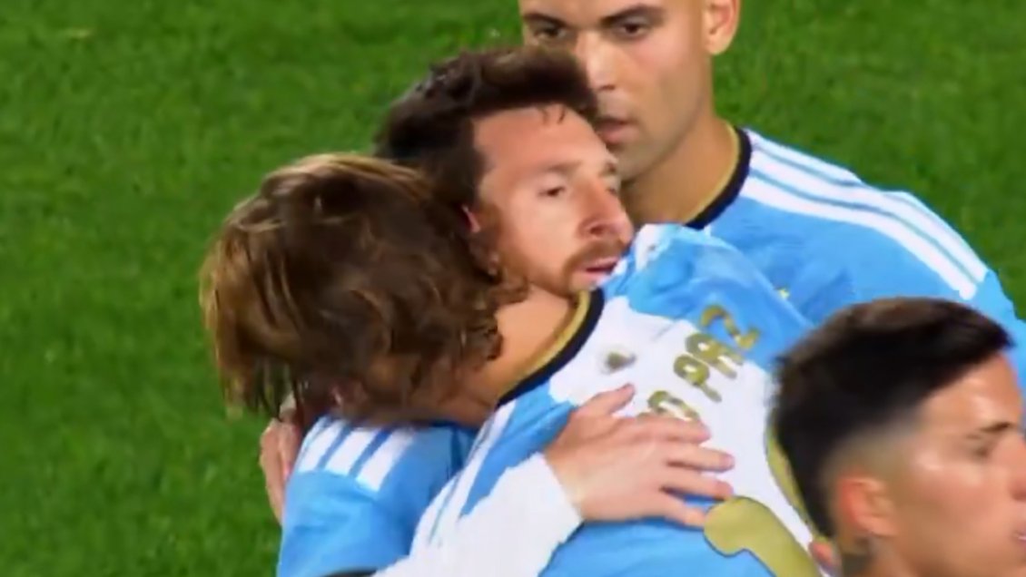 [VIDEO] Figura en su despedida: Messi dio otra asistencia y Nico Paz anotó con zurdazo ante Benín