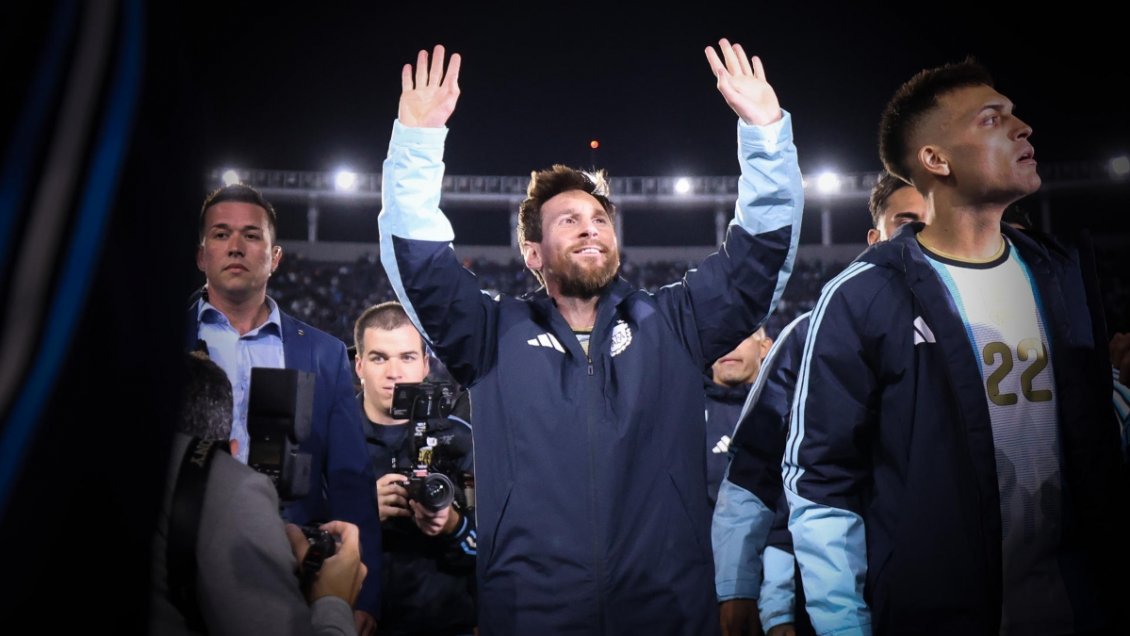 [VIDEO] De la emoción al abucheo: Show de drones que prometía homenaje a Messi terminó en publicidad