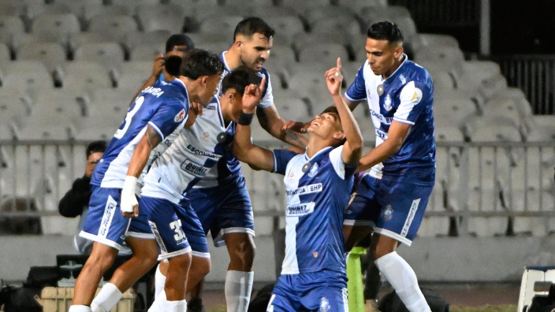 [VIDEO] Antofagasta remeció a la U en Copa Chile con goles de Bastián Tapia y José Bandez