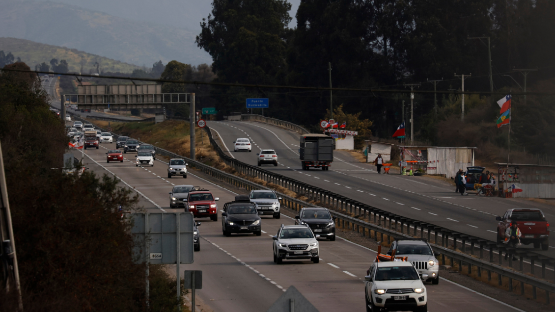 Fin de semana largo: proyectan salida de 442 mil vehículos de Santiago