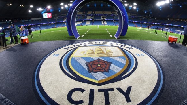 Hinchada del United recordará con una pancarta que Manchester City "no ganó nada limpio"