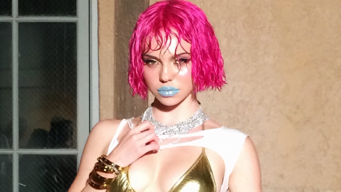De quedar fuera de Katseye a Lollapalooza Chile: Adéla, la eslovaca detrás del viral 