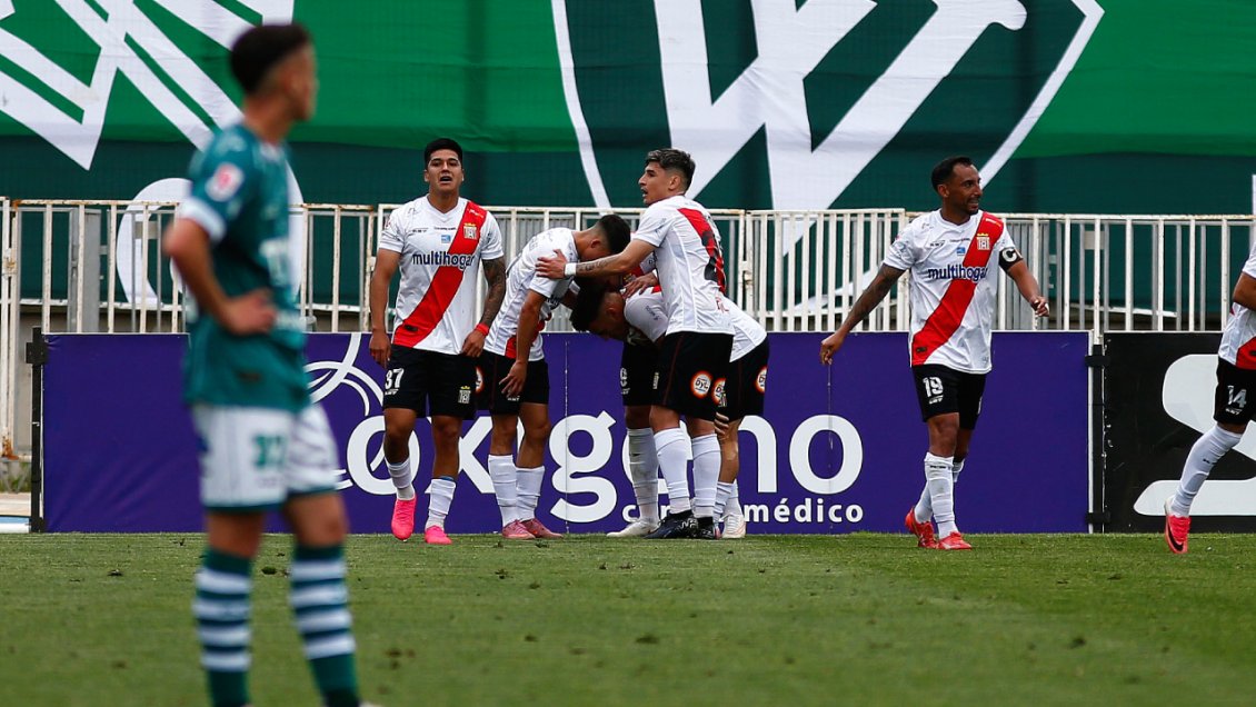 Santiago Wanderers sigue estancado en su lucha por el Ascenso tras nueva caída ante Curicó Unido