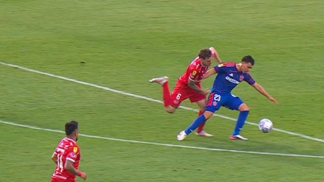   [VIDEO] Ñublense quedó con uno menos ante la U por expulsión de Pablo Calderón 
