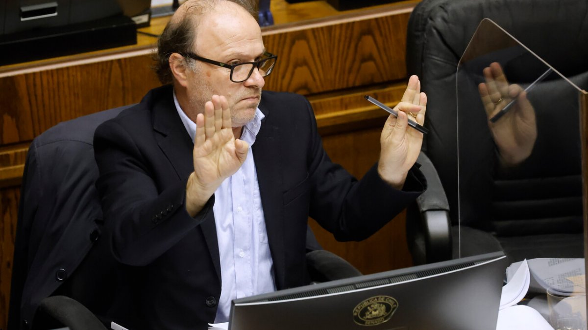 De Urresti cuestiona estrategia del Gobierno por reforma de seguridad: "Pan para hoy y hambre para mañana"