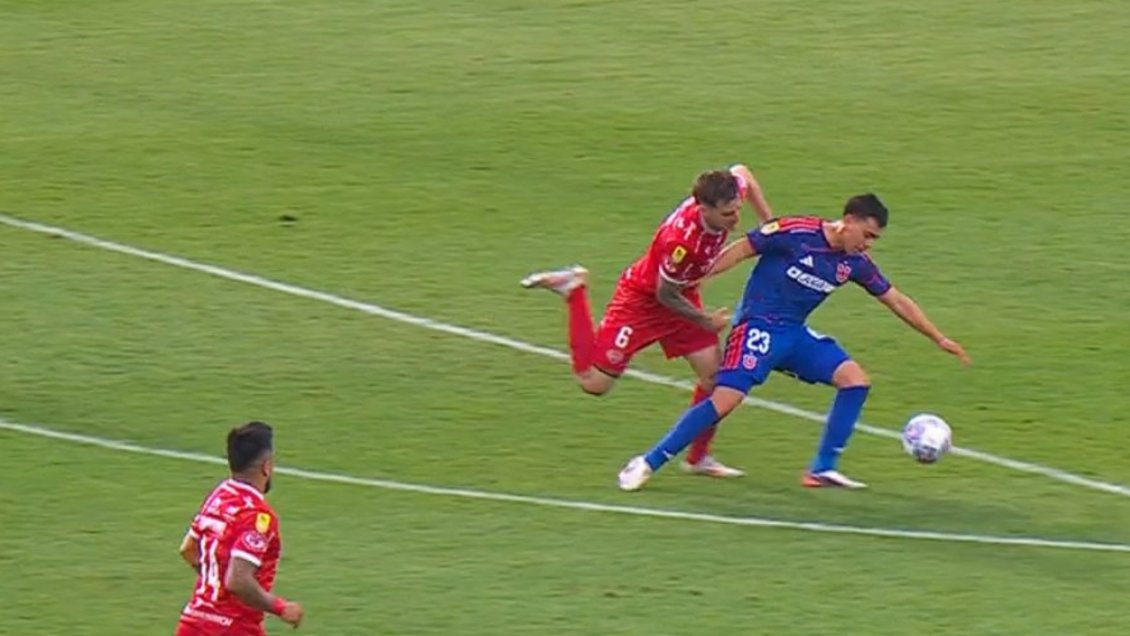 [VIDEO] Ñublense quedó con uno menos ante la U por expulsión de Pablo Calderón
