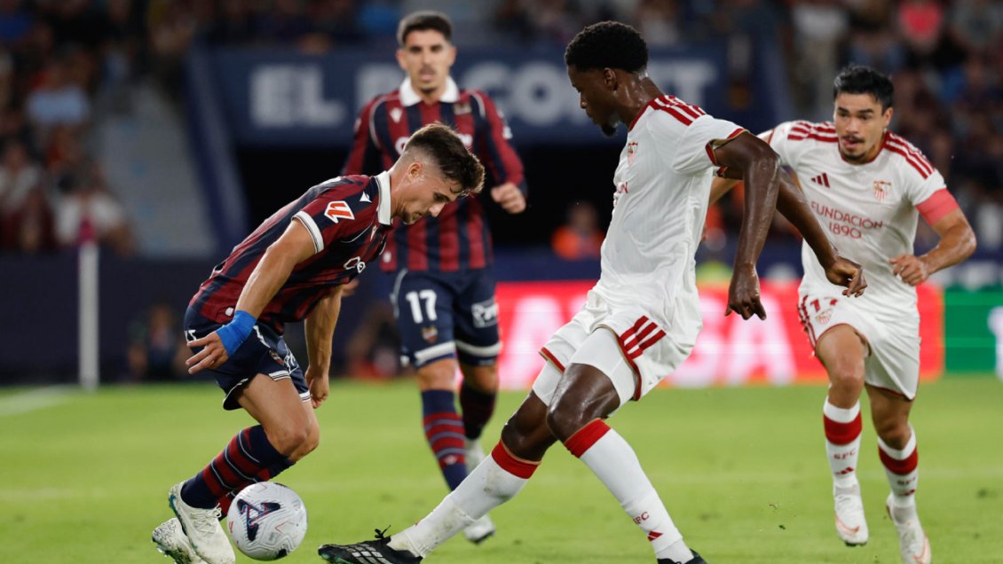 Con Suazo capitán: Sevilla sufrió un dramático empate ante Levante en La Liga