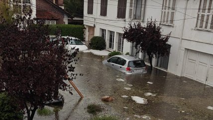   Totalmente anegado: así quedó un pasaje completo en Ñuñoa 