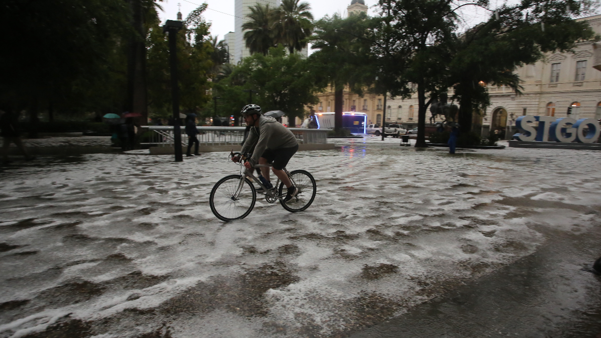 Alerta roja para la Región Metropolitana ante fuertes lluvias