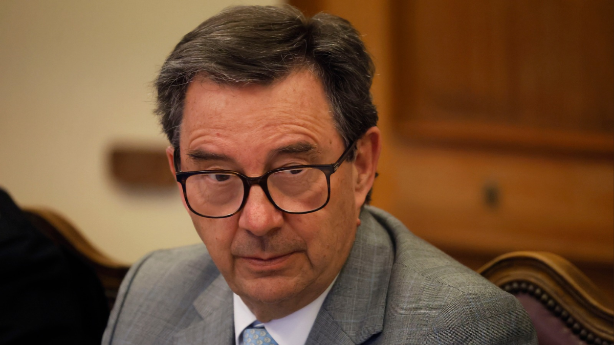 Barros valoró actitud "conciliadora" de Argentina por no frenar paso de barco chileno a Malvinas