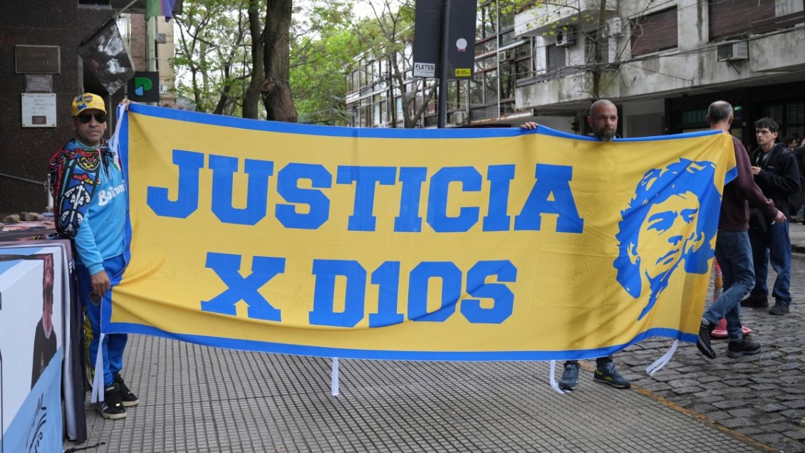 Dalma y Gianina pidieron 10 y 15 años de prisión para médicos acusados por la muerte de Maradona