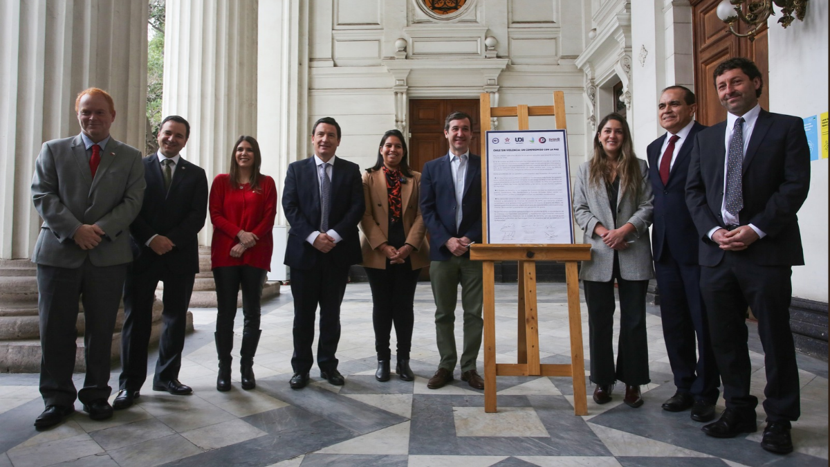 A siete años del 18-O, oficialismo firmó texto en rechazo a la violencia y el vandalismo