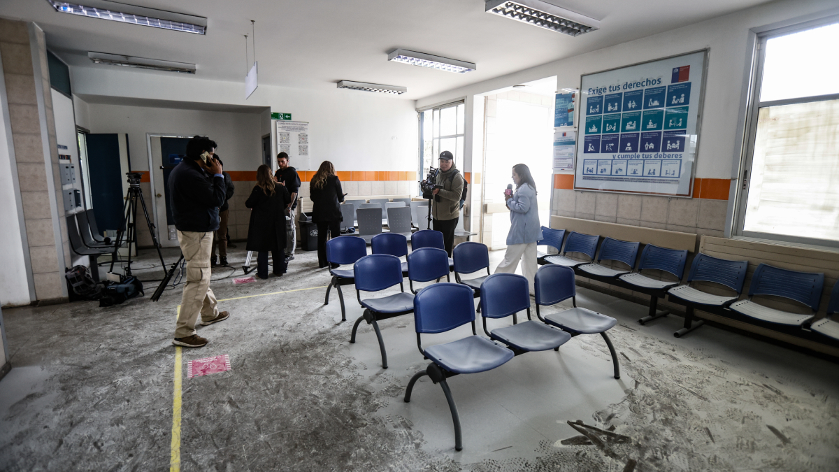 Ministra de Salud anunció reposición de punto fijo de Carabineros en Cesfam atacado en Puente Alto