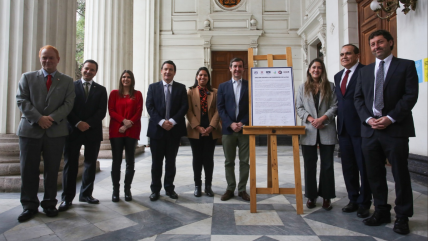 A siete años del 18-O, oficialismo firmó texto en rechazo a la violencia y el vandalismo