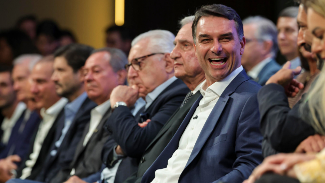 Flávio Bolsonaro promete situar a Brasil entre las siete mayores potencias