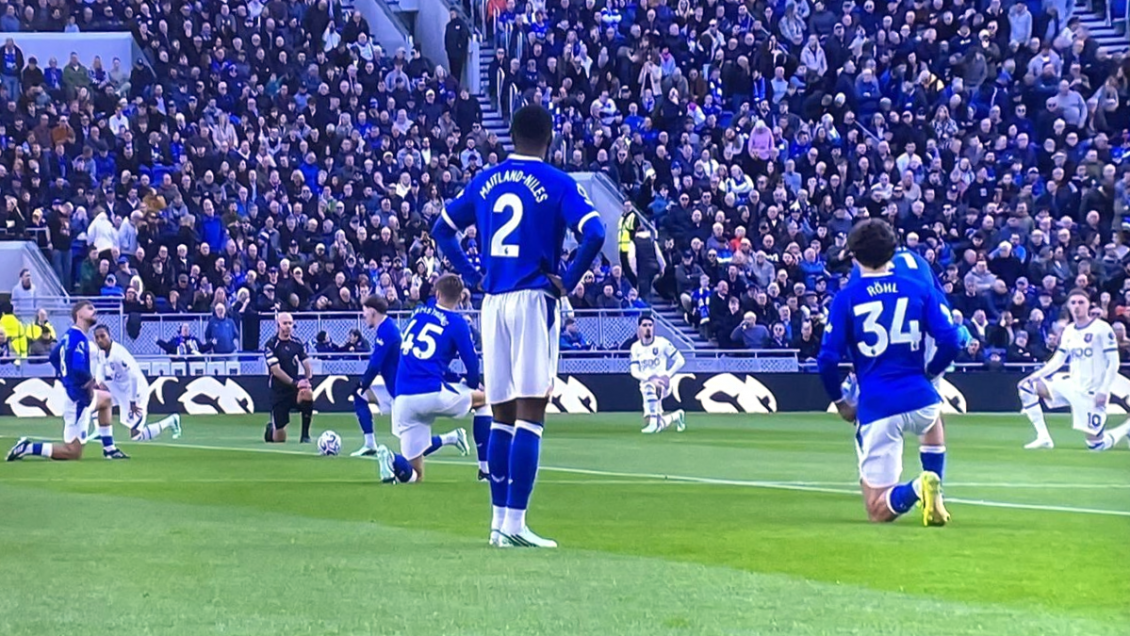 Jugador de Everton se restó de gesto contra el racismo: 