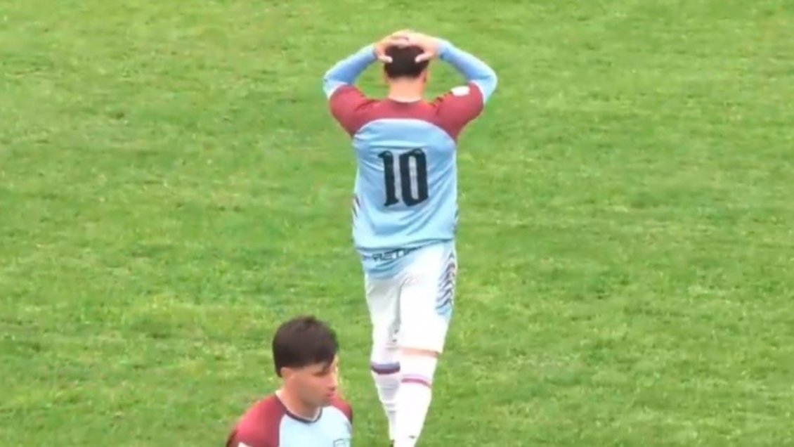 [VIDEO] El insólito autogol desde mitad de cancha que remeció al fútbol argentino